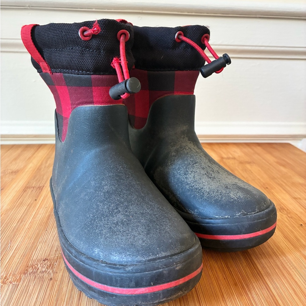 Cat & Jack Black and Red Kids Insulated Weather  Boots